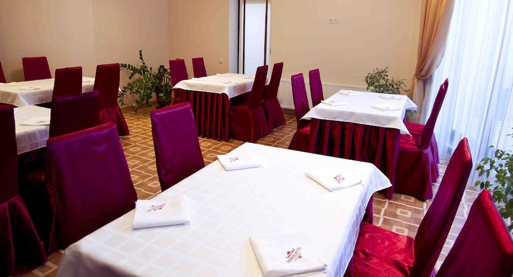 צ'יסינאו Imperial Hotel מראה חיצוני תמונה